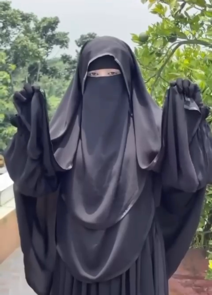 Arabian khimar with nosepiece